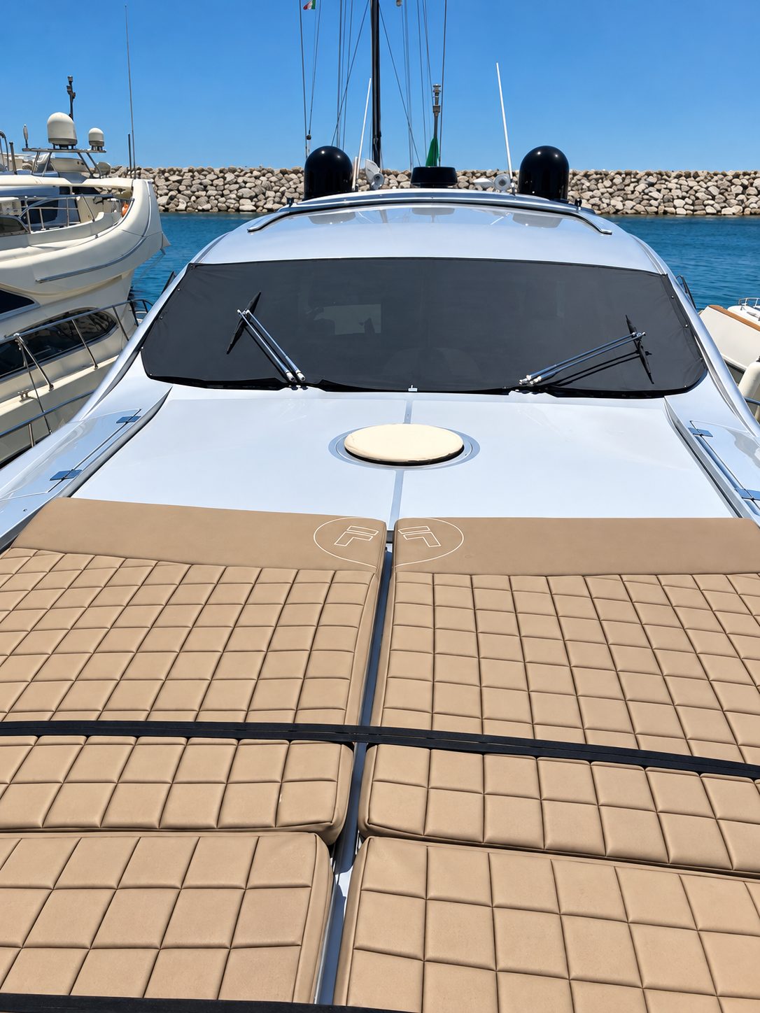 Pershing 76, prendisole trapuntato