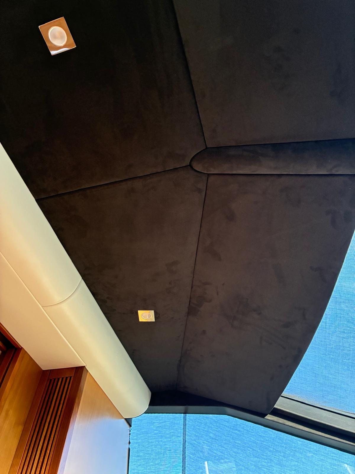 Sunseeker, pannellatura del cielino in alcantara